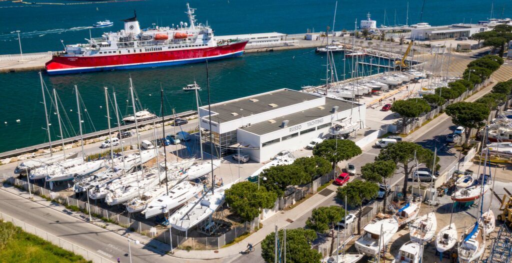 Refit, entretien et réparation de voiliers et catamarans - Russo Yachting Services à La Seyne sur mer-Toulon-Hyeres-chantier naval-V1- Photo vue aérienne