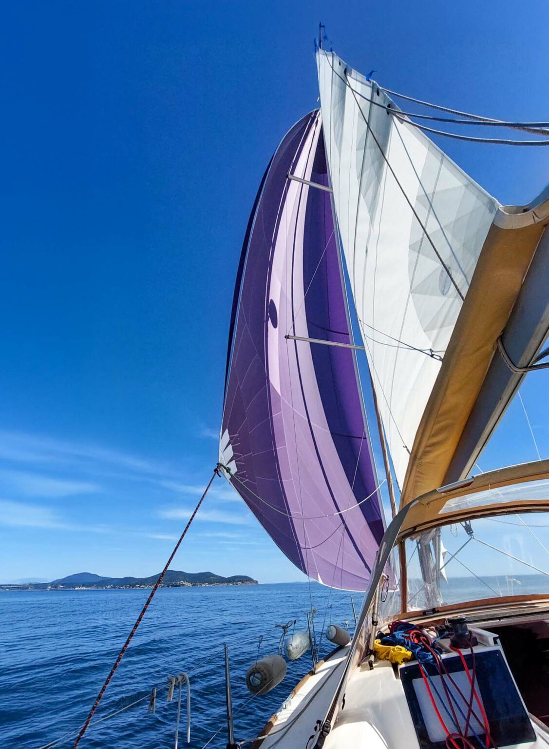 Voilier-rénovation-fabrication-création-sur mesure-Voile-Russo-Yachting-Services-La Seyne-Toulon-Hyères-Var-PACA-1000058771